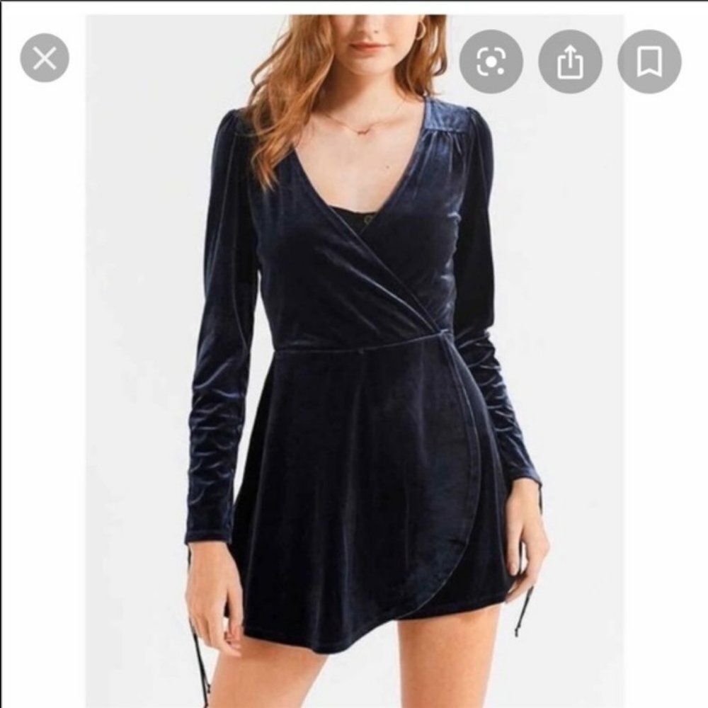 Urban Outfitters navy / Marin Velvet romper Skort front, ruched details cuffs